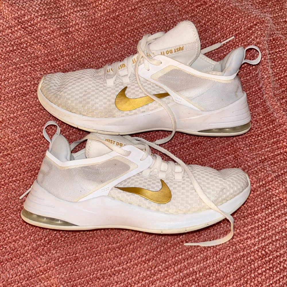 Nike Air Max Bella TR trainers white and gold sneakers size 9.5